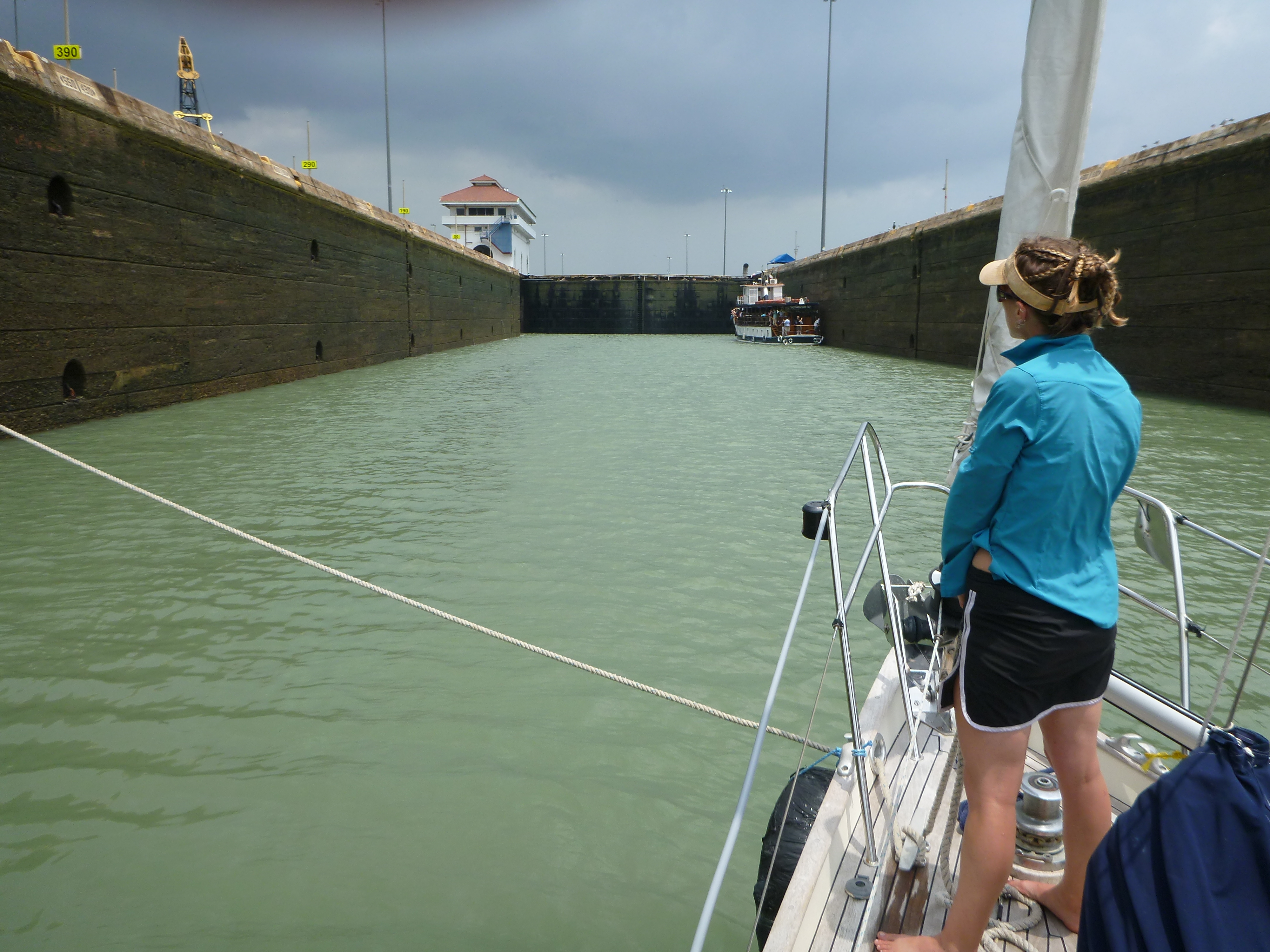 transit panama canal in yacht - sailboat blog - on the horizon line