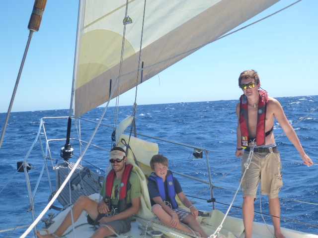 changing sails on the bow on hte horizon line blog brianna and rob pacific ocean