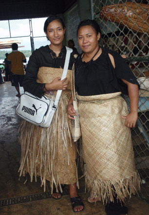 tonga girls in grass skirts rob and brianna sail travel blog story ocean beach